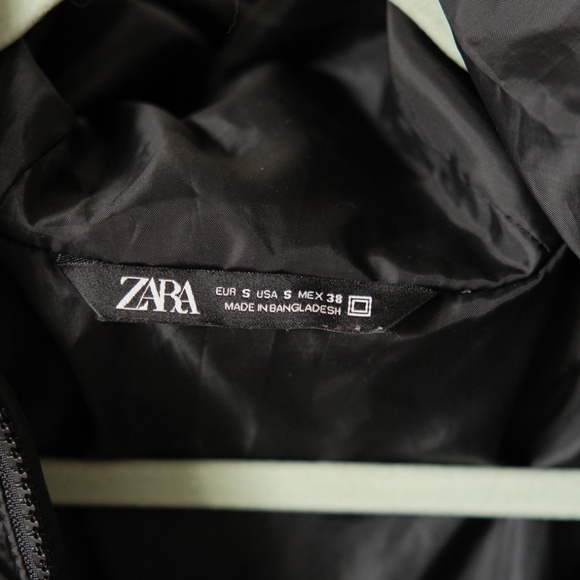 Black Puffer Jacket with Hood – Minimalist Quilted Winter Coat (Men’s Small) - Picture 3 of 3